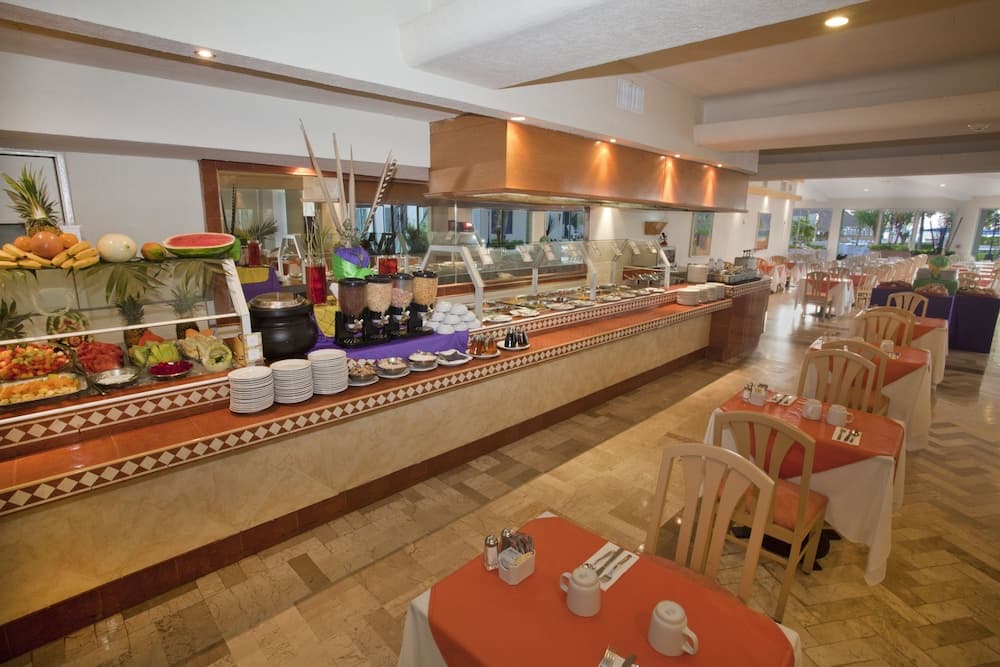 Aquamarina Beach Hotel