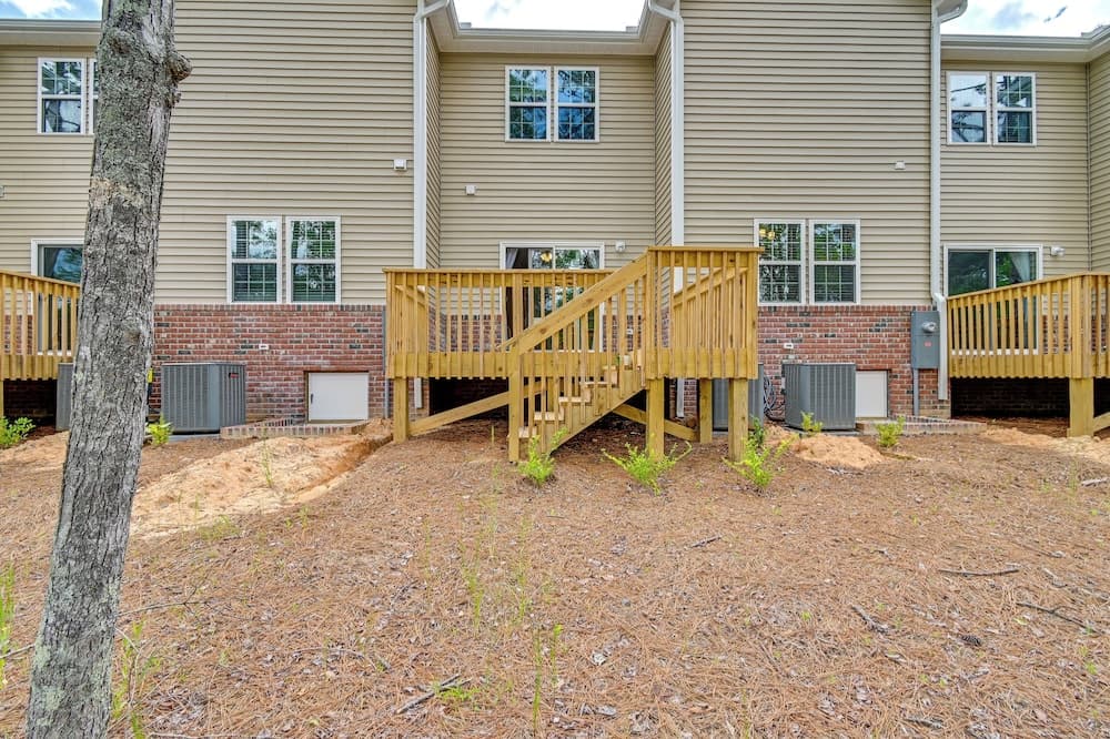 Aberdeen Golf Getaway: Private Deck & Views!