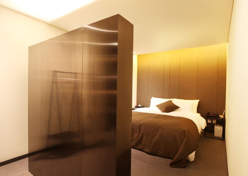 Vine Hotel