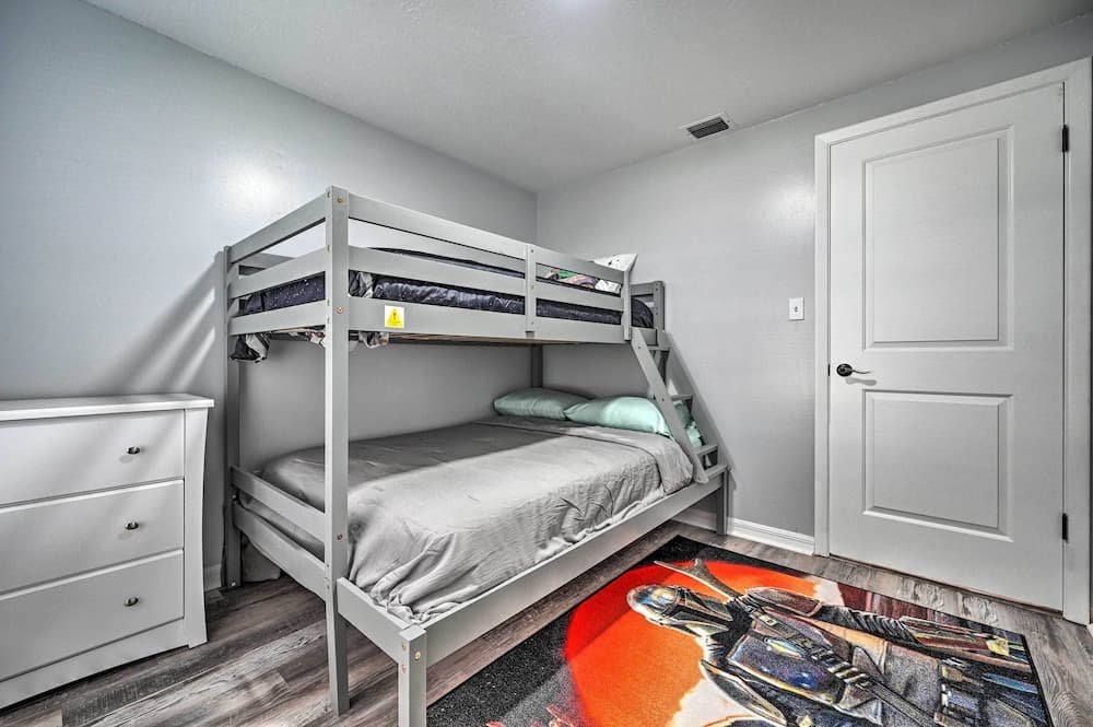 Spacious Brandon Home w/ Private Outdoor Pool