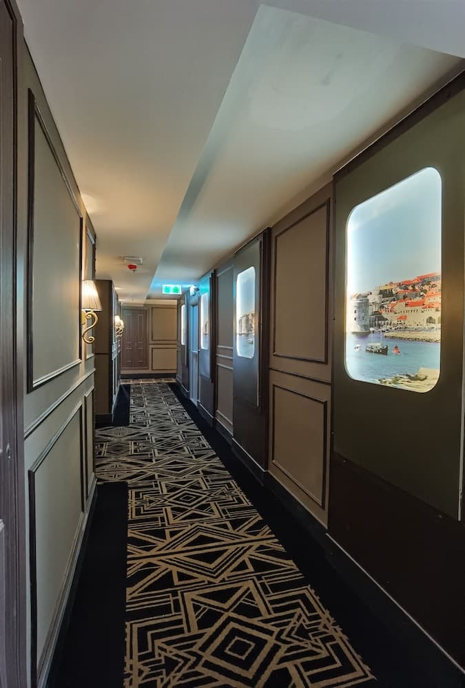 The Coach Hotel Sukhumvit - Asok BTS Bangkok