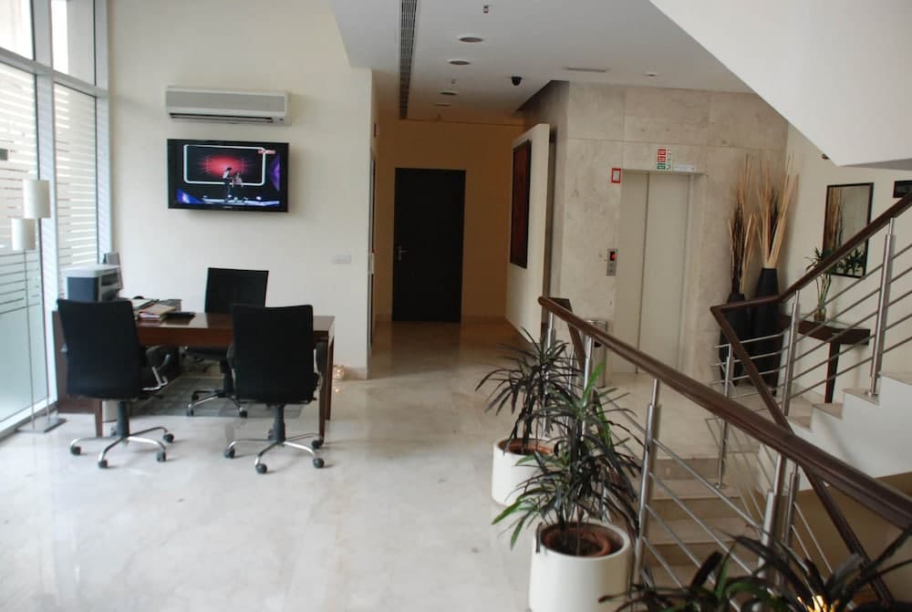 Apartment 52