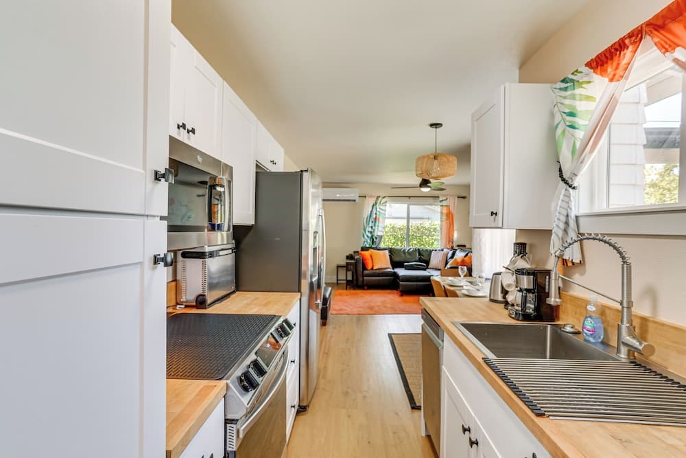 Walkable & Bright Bungalow in Dtwn Redding!