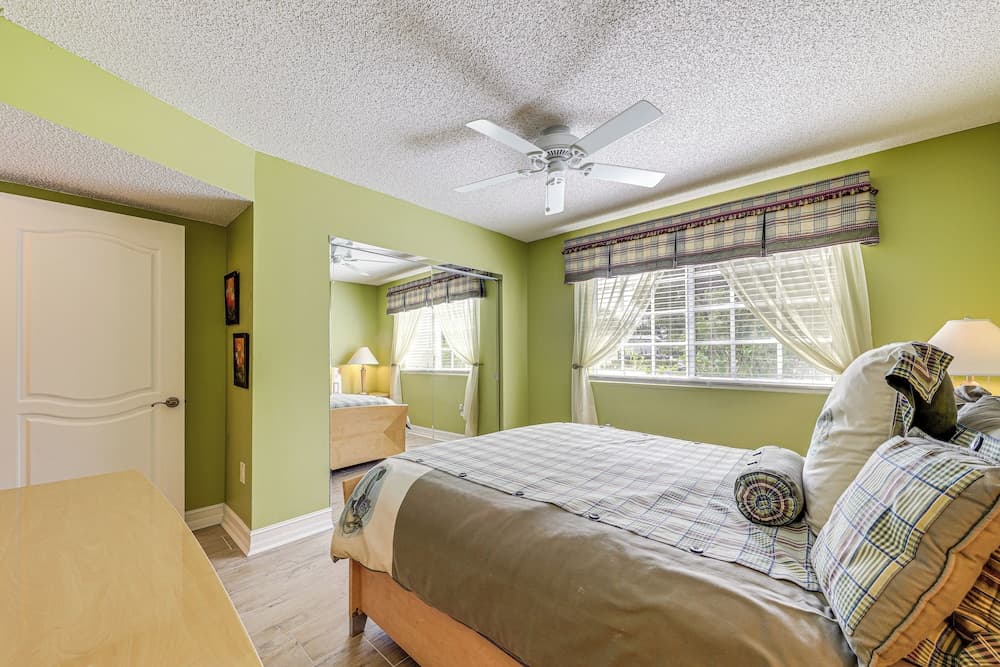 Apartment w/ Patio & Pool Access in Pompano Beach!