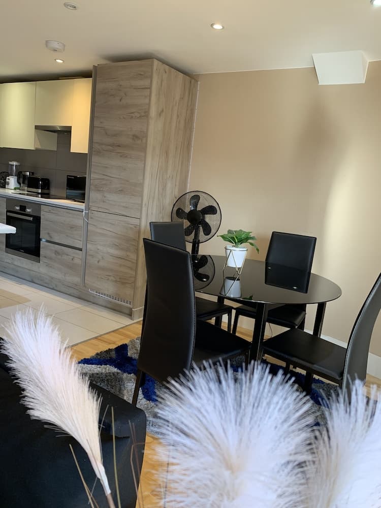 Charming 2-bed Apartment in Kingston Upon Thames