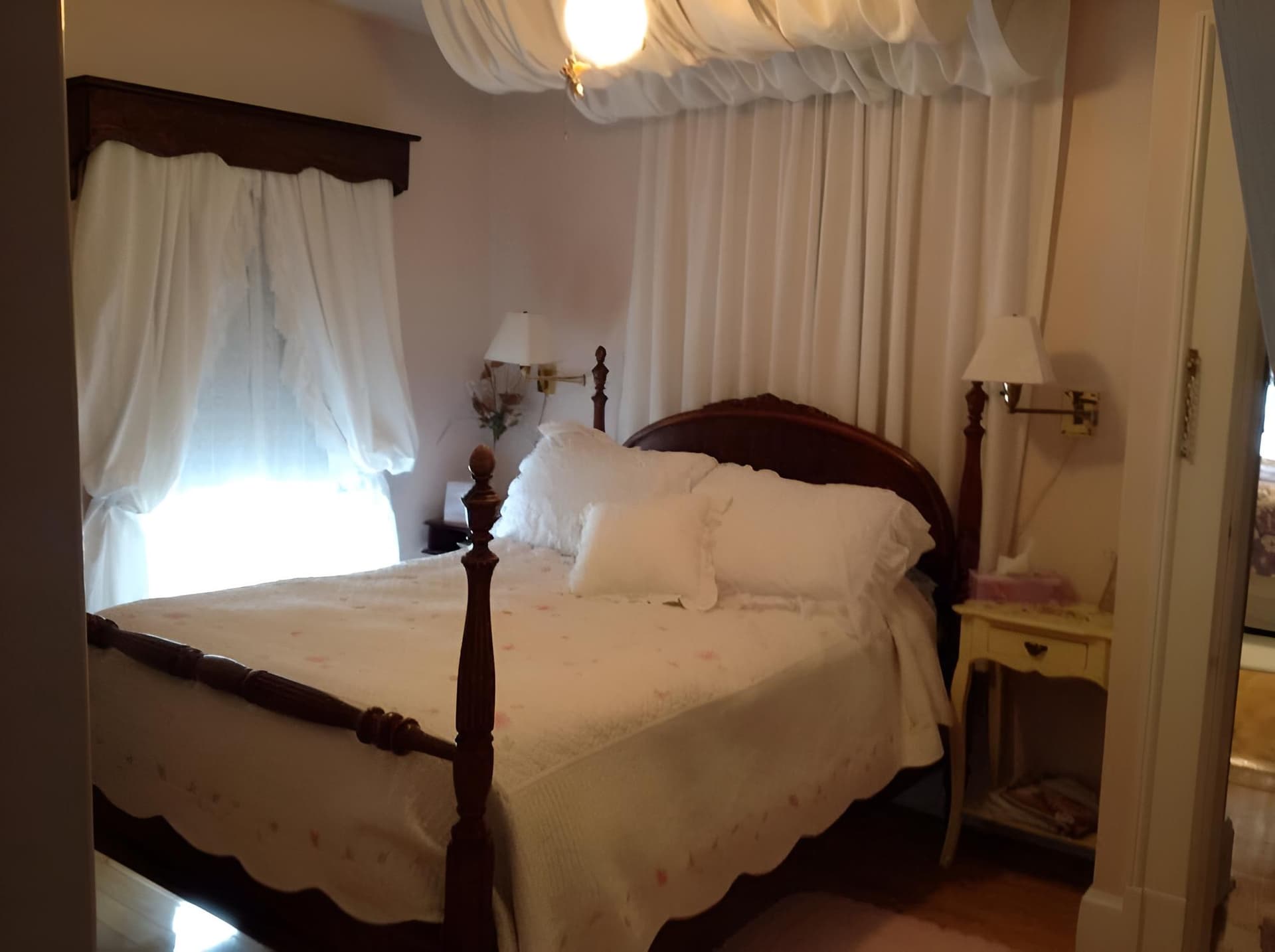 Maple Tourist Home Bed & Breakfast