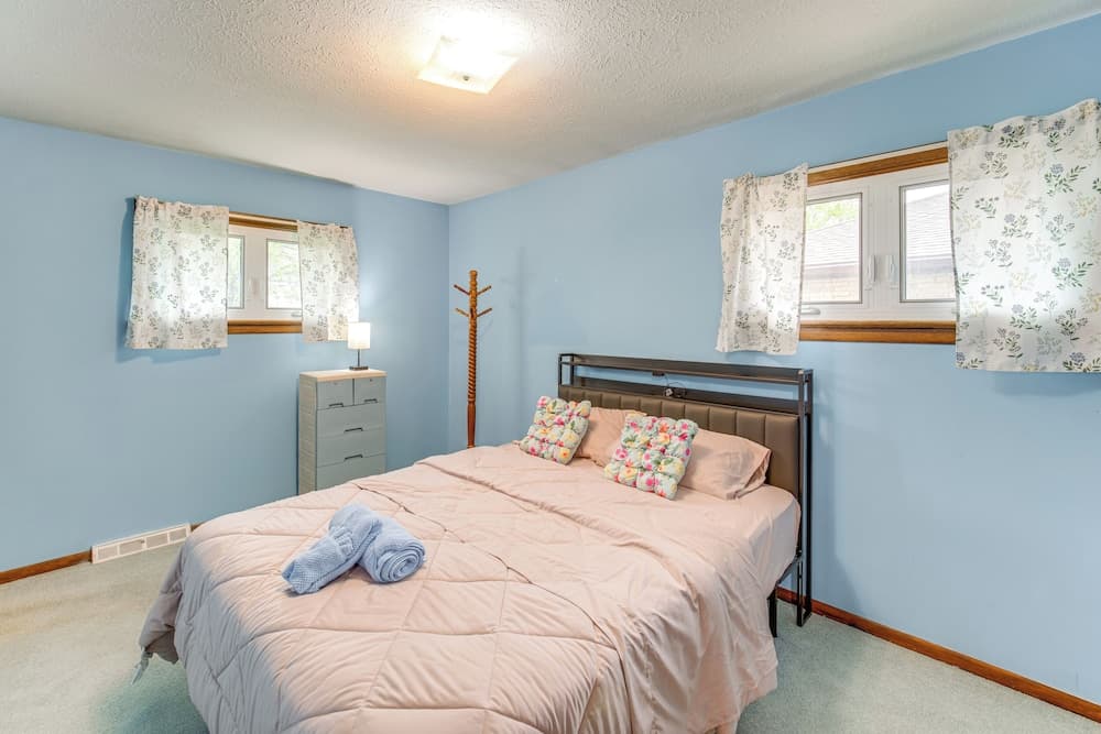 8 Mi to Cleveland: Family Home w/ Fenced Backyard!