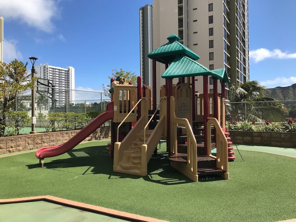 Diamond Head and Ocean views with King Bed and Parking
