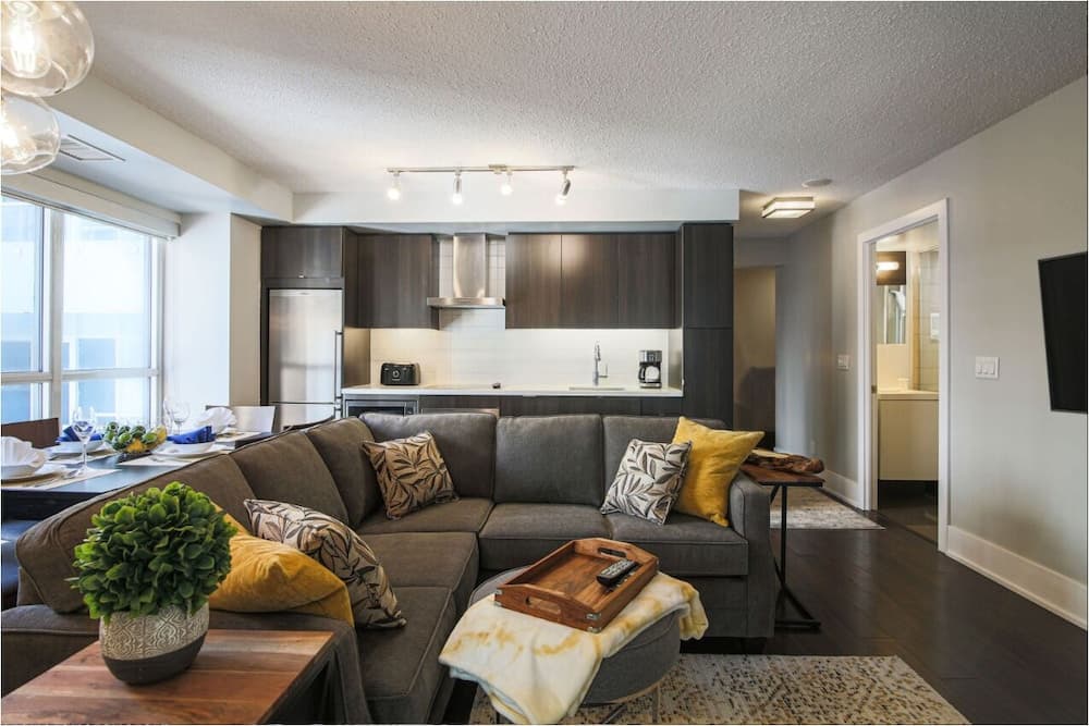 Life Suites Loft - CN Tower