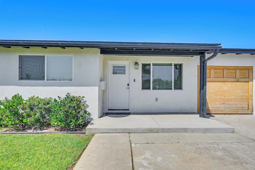 8 Mi to Downtown San Diego: Chic Home w/ Patio