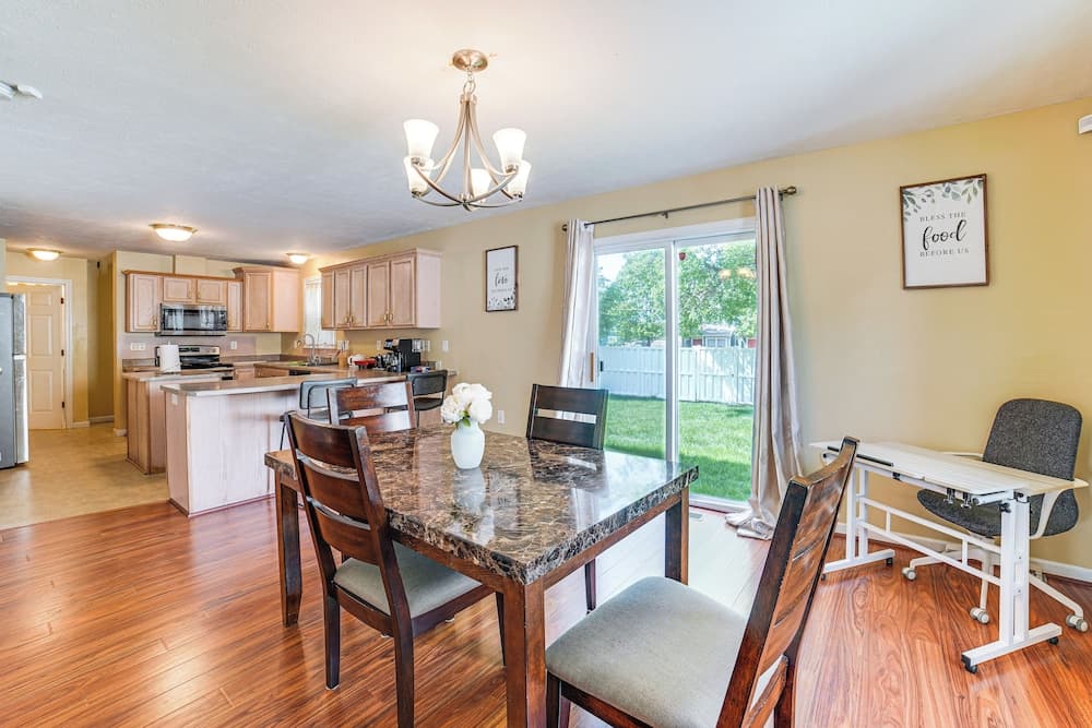 Spacious Champaign Home By University of Illinois!