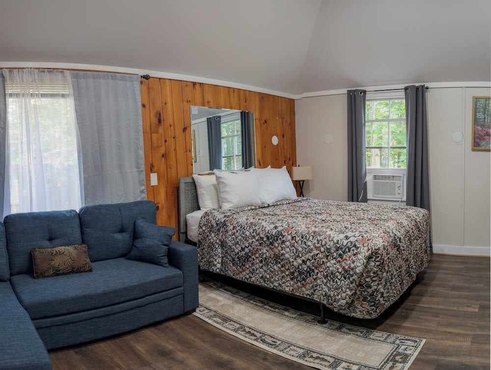 Hinckleys Dreamwood Cottages