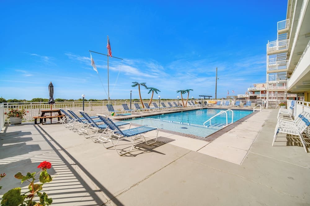Walk to Shore: Wildwood Crest Studio w/ Pool View!