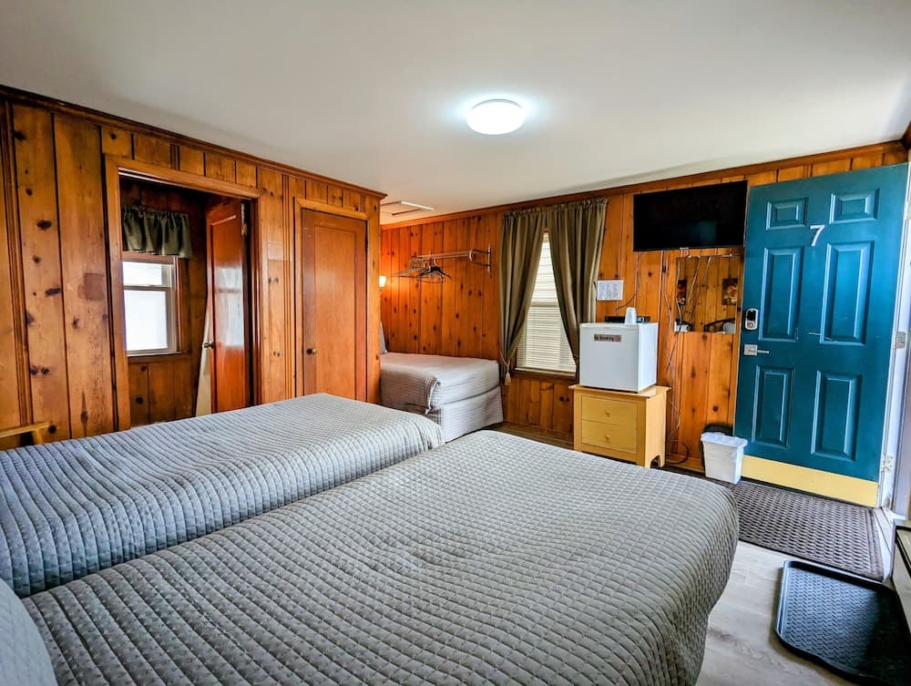 Riverside Motel