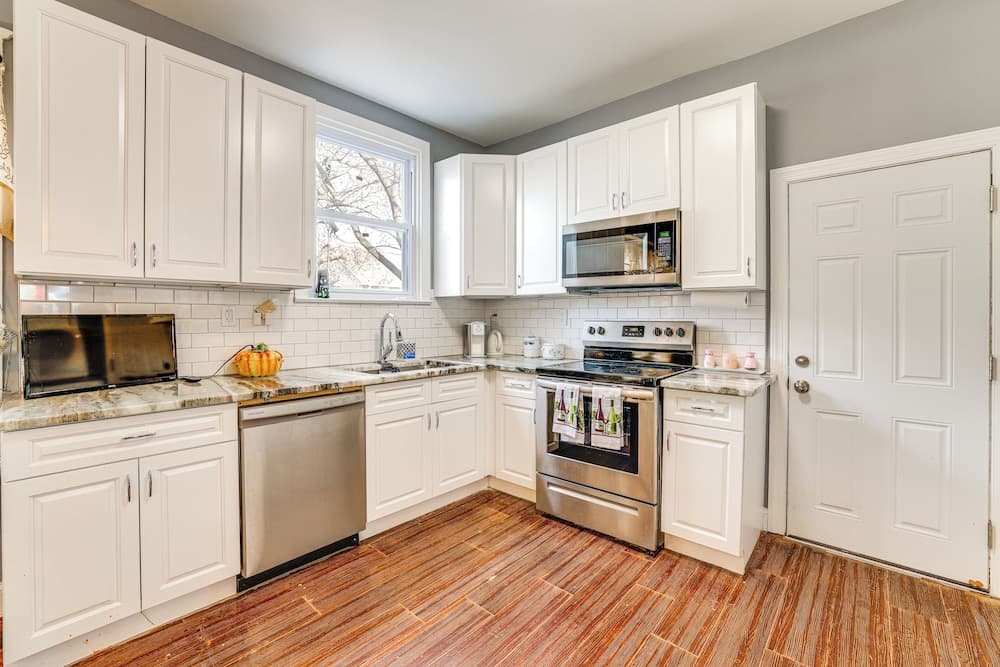 3 Mi to Penn: Pet-friendly Townhome in Yeadon!