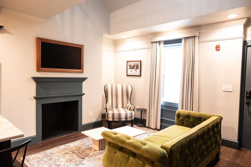 The Gas Lamp Hotel