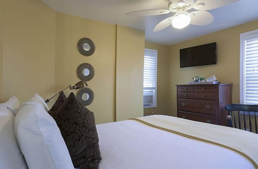 Rehoboth Guest House - Adults only