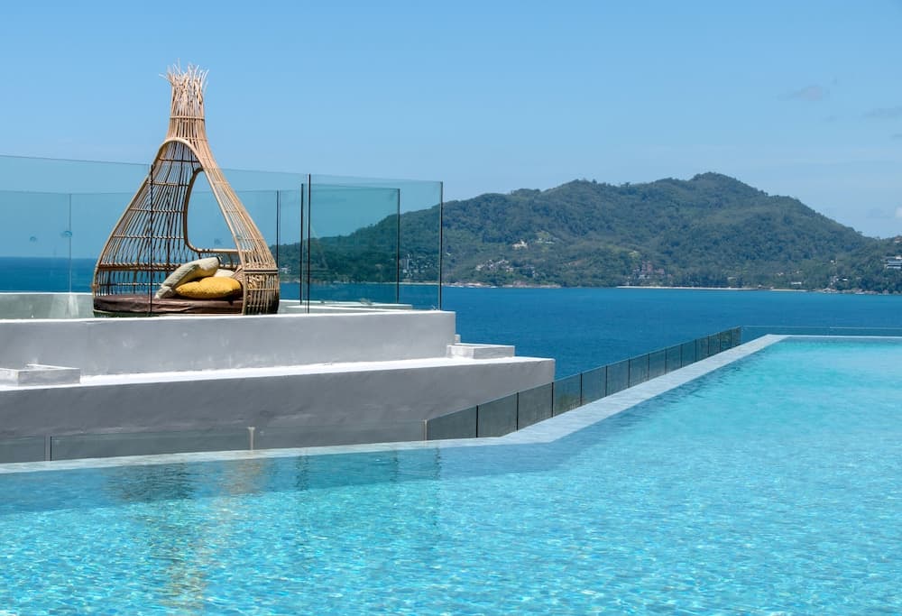 Crest Resort & Pool Villas