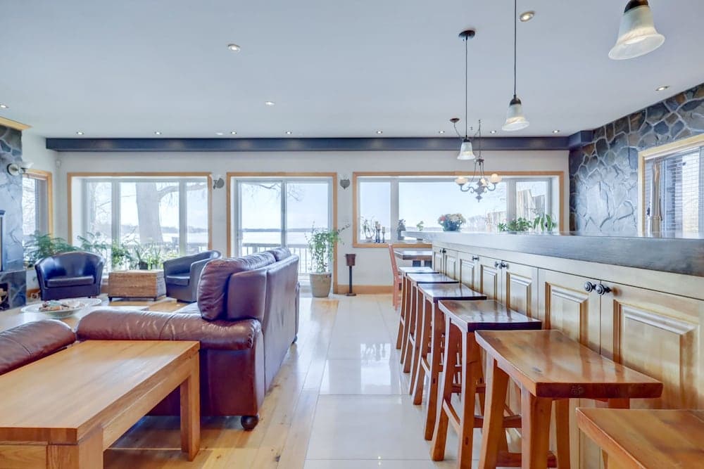 Chalet Chaleureux Sur Le Bord De L'eau Naviguable