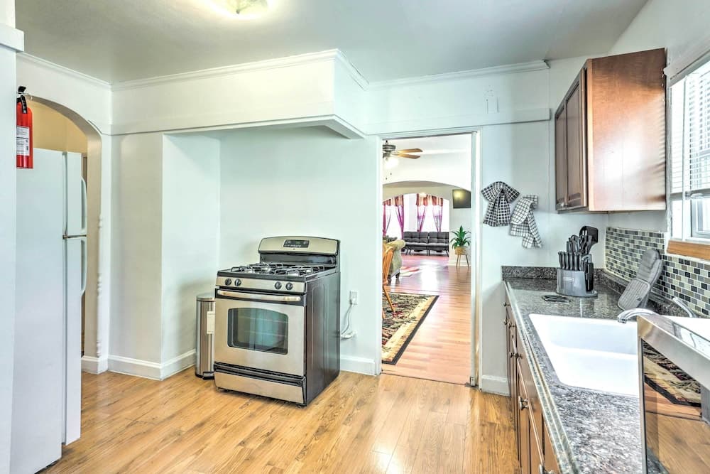 Charming Milwaukee Retreat ~ 5 Mi to Downtown