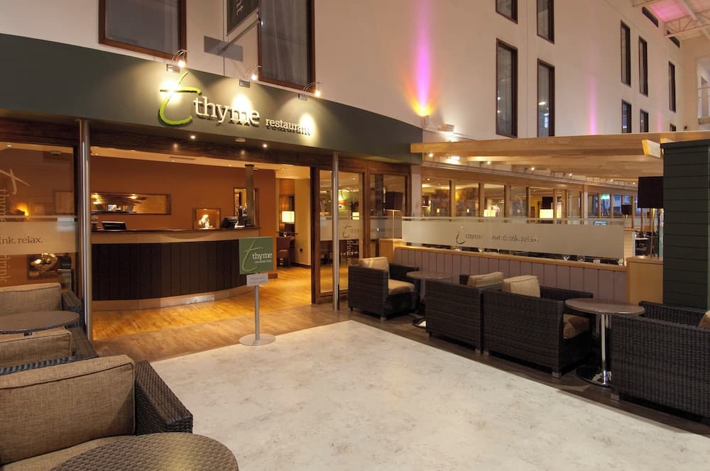 bar & lounge