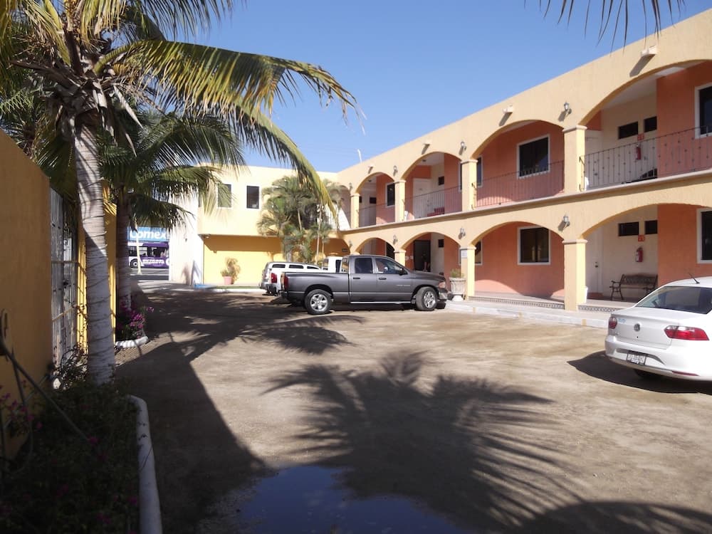 Hotel Plaza Los Arcos
