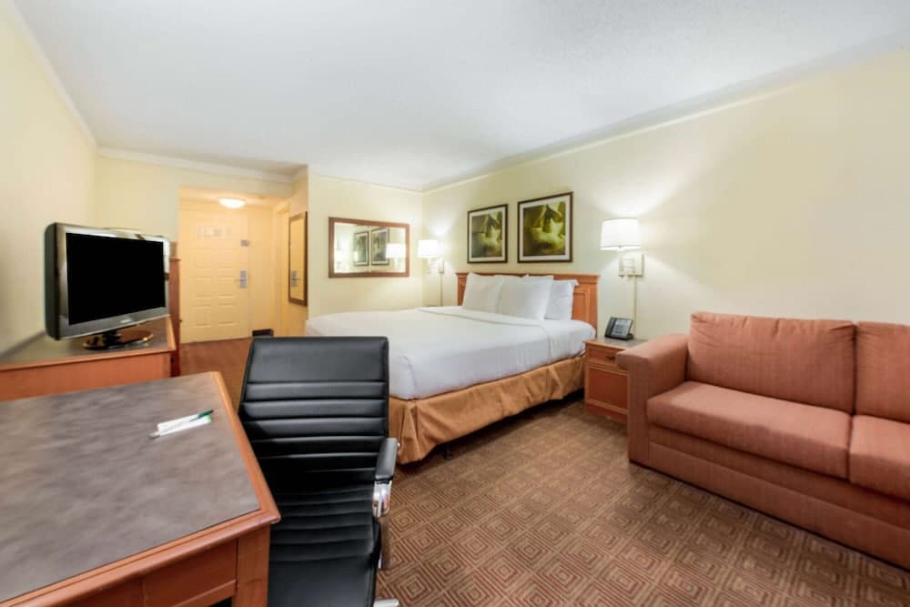 La Quinta Inn & Suites by Wyndham Ft Lauderdale Cypress Cr