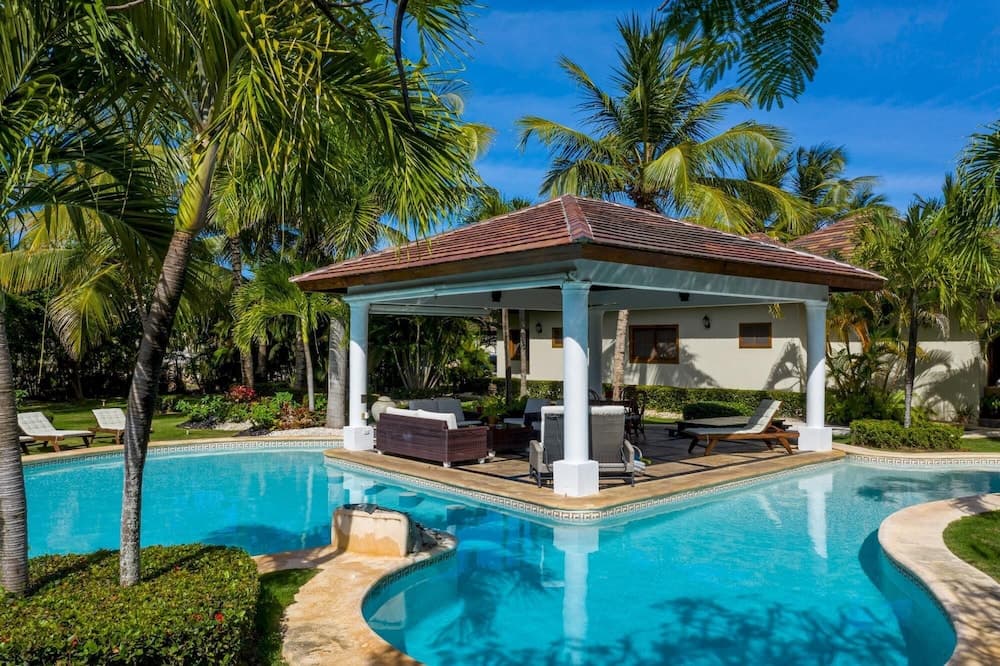 Luxury Stunning Villa in Cocotal With Pool