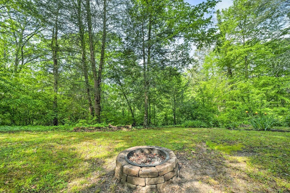 Secluded, Mountaintop Getaway w/ Fire Pit!