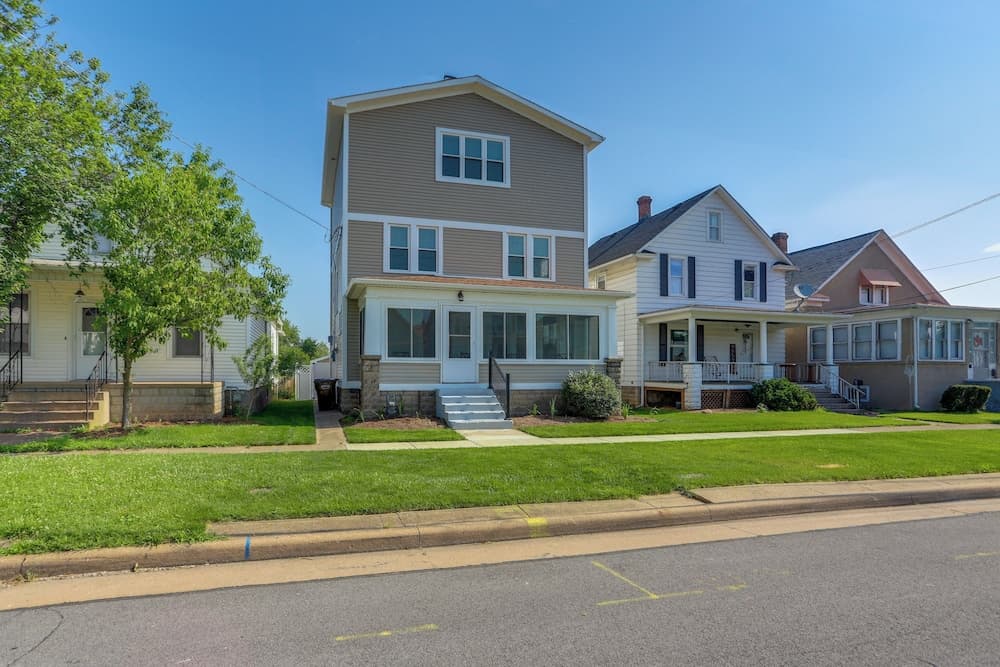 Walk to Lake Erie: Spacious Home in Sandusky!