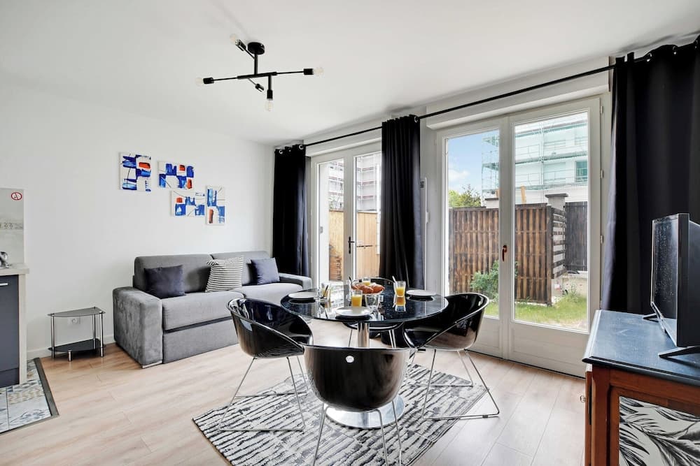 Amazing Duplex With Sauna 1br/4p in the Heart of the City of Orly