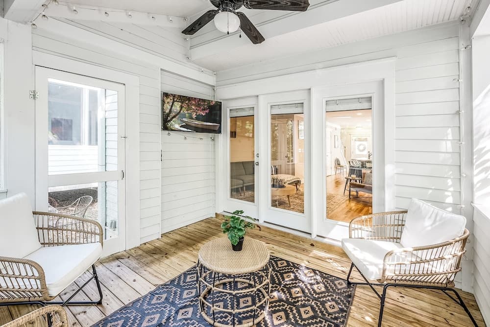 Boho Retreat Steps From Downtown Porch Parking