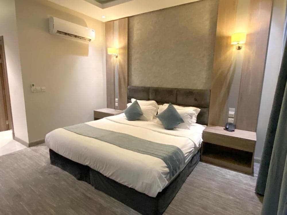 Lian Park Hotel