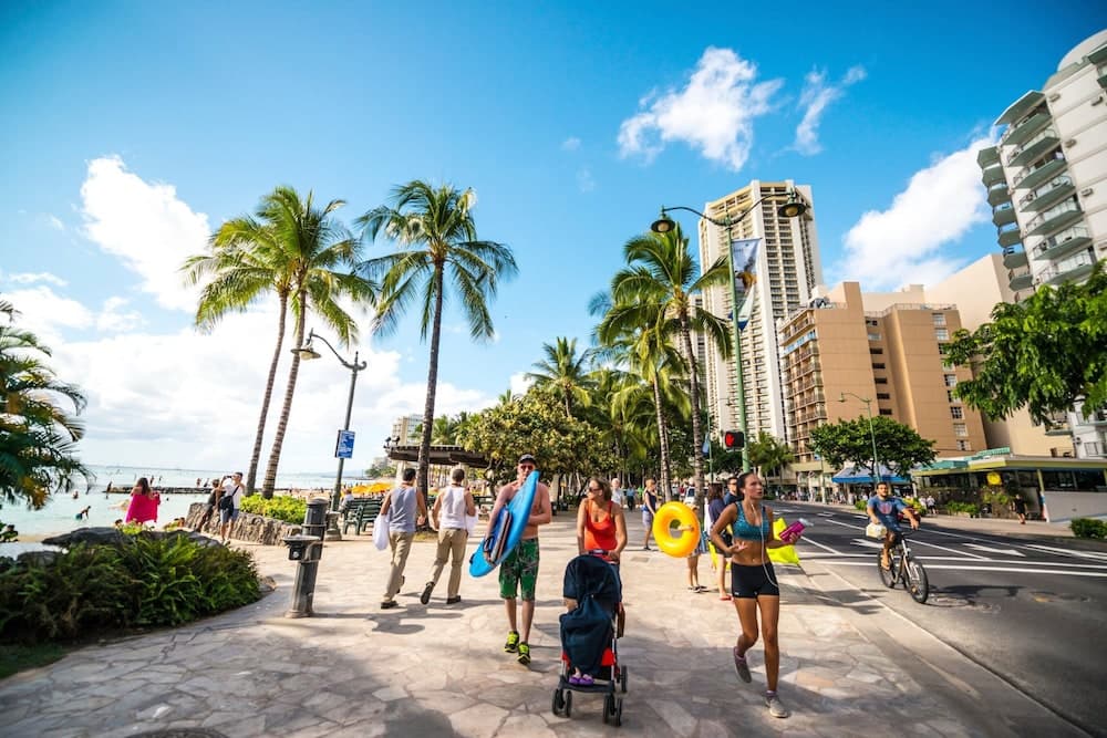 Diamond Head and Ocean views with King Bed and Parking
