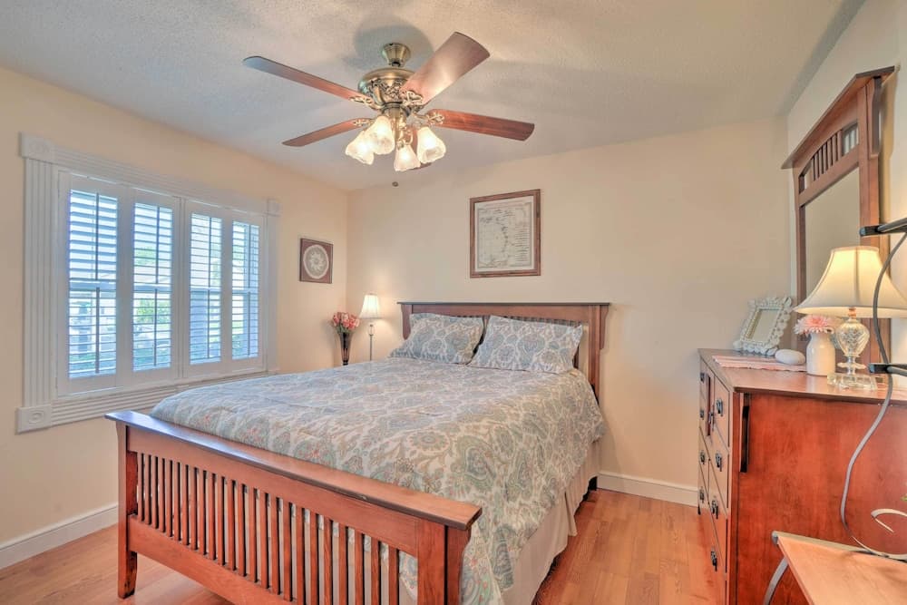 Tampa Home w/ Hot Tub ~ 15 Mi to Downtown!