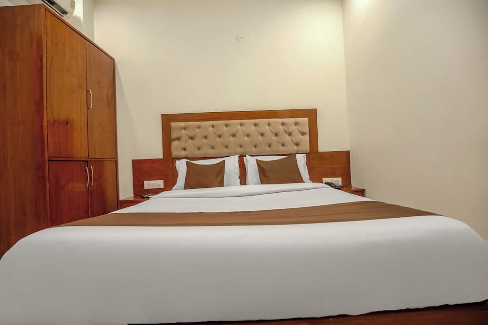 Hotel RK Residency Opposite ISBT Sector 43 Chandigarh