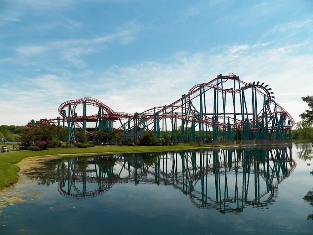 Darien Lake Lodge on the Lake