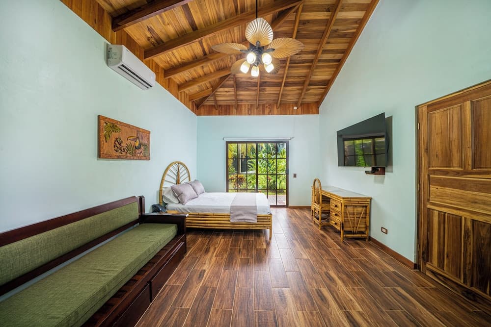 Beachfront Bungalows Hotel