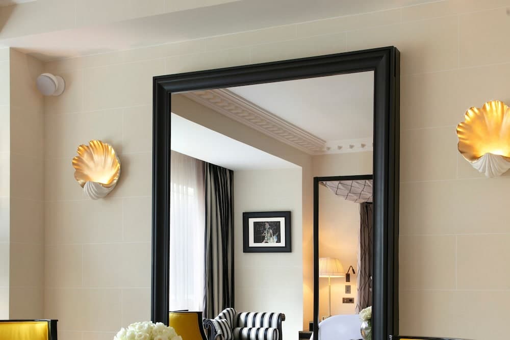 Hôtel de Berri Champs-Élysées, a Luxury Collection Hotel