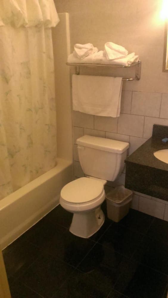 Naugatuck Motor Lodge