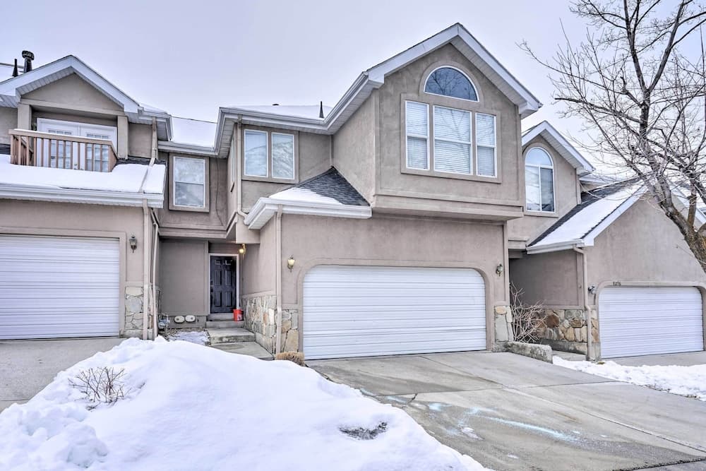 Spacious Cottonwood Heights Home: Ski Nearby!