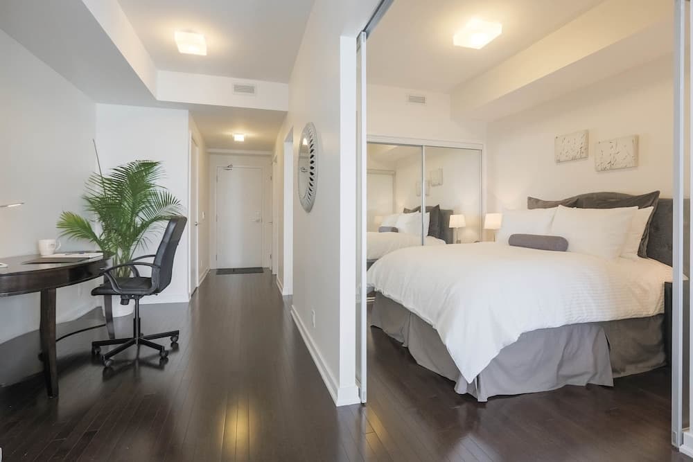 Noel Suites - York and Simcoe