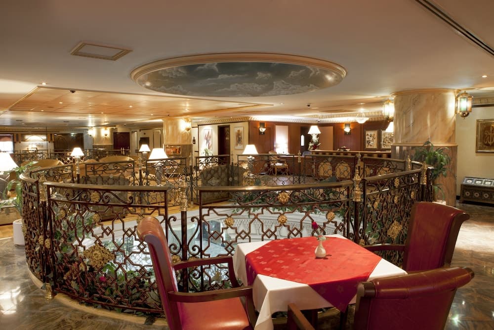 Landmark Plaza Hotel