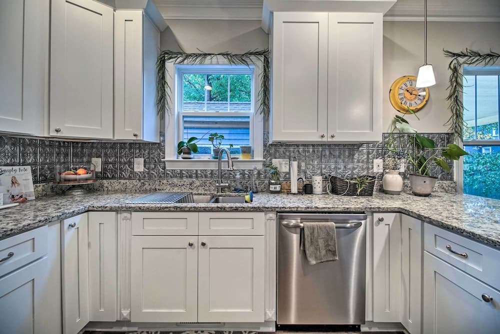 Downtown Fredericksburg Home w/ Large Patio!