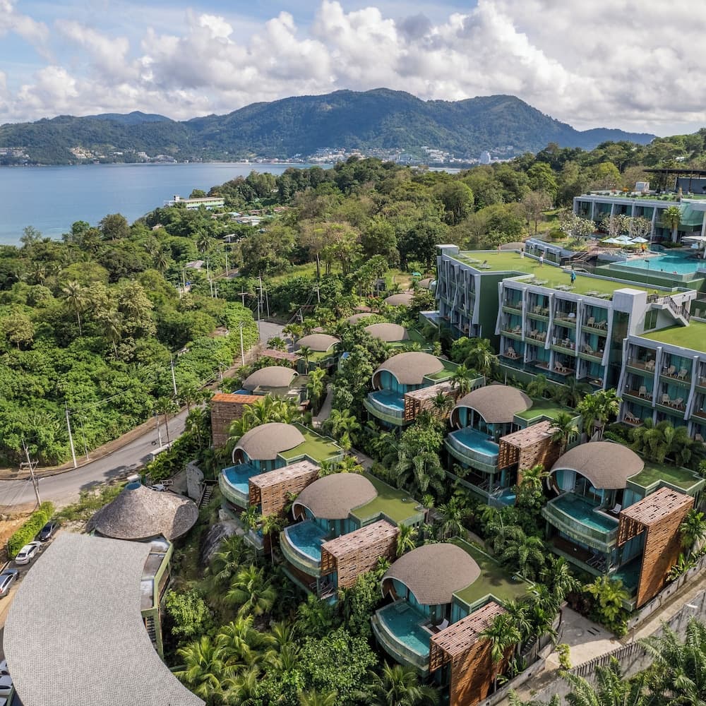 Crest Resort & Pool Villas