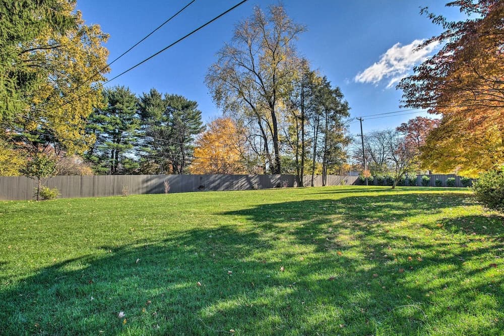 20 Mi to Philly: Inviting Home w/ Yard in Wayne!