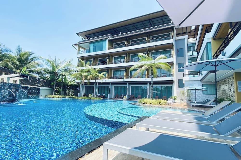 Aqua Resort Phuket - Near Beach and Chalong Pier