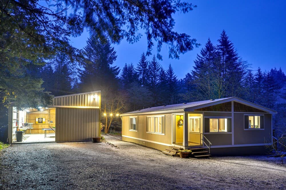 Washington Retreat: Fire Pit, Hot Tub & Ping Pong!