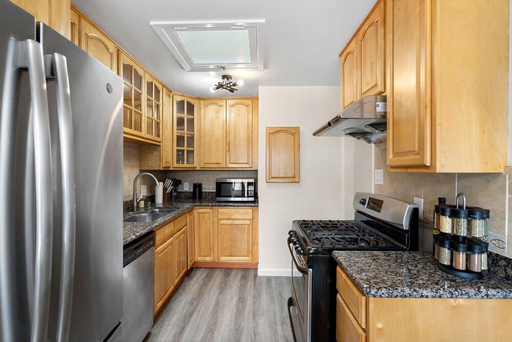 Cozy Private Bedrooms with Shared Bath Kitchen near SFO