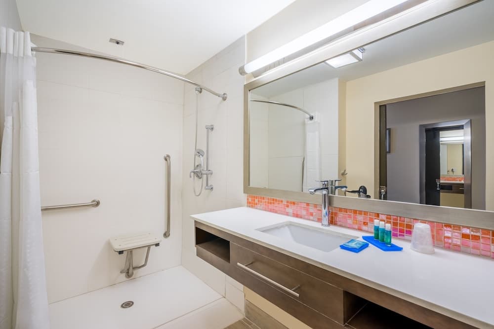 Holiday Inn Express & Suites Nassau by IHG